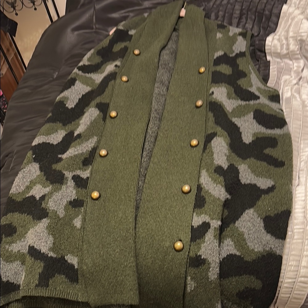 Camouflage Green Sleeveless Jacket